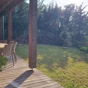 Appartement Rez-de-jardin Avec Vue Sur La Sainte Victoire, Rousset (Bouches-du-Rhone)